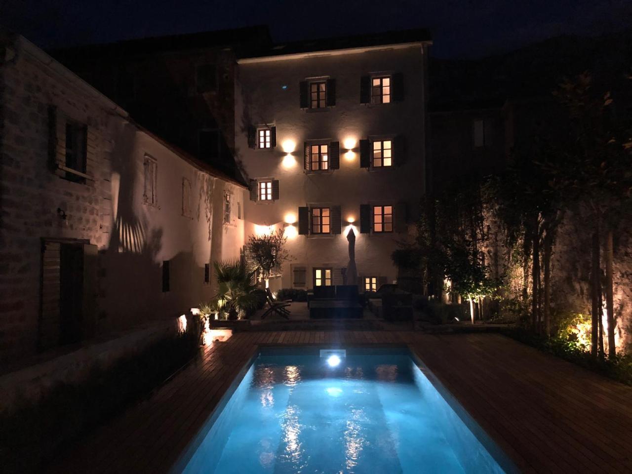 לינה וארוחת בוקר קוטור Palazzo Sbutega מראה חיצוני תמונה